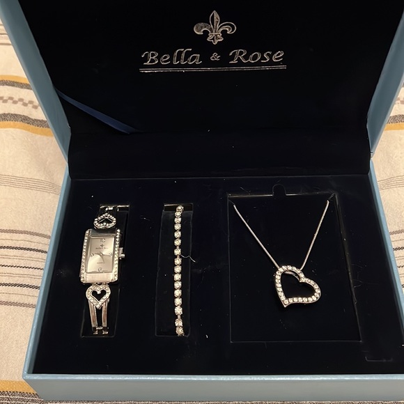 Bella and Rose jewelry set - Picture 2 of 4